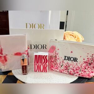 Miss Dior : Pouch, Notebook, Miss Dior EDP dabber, Dior Lip oil & Dior Gift Bag!